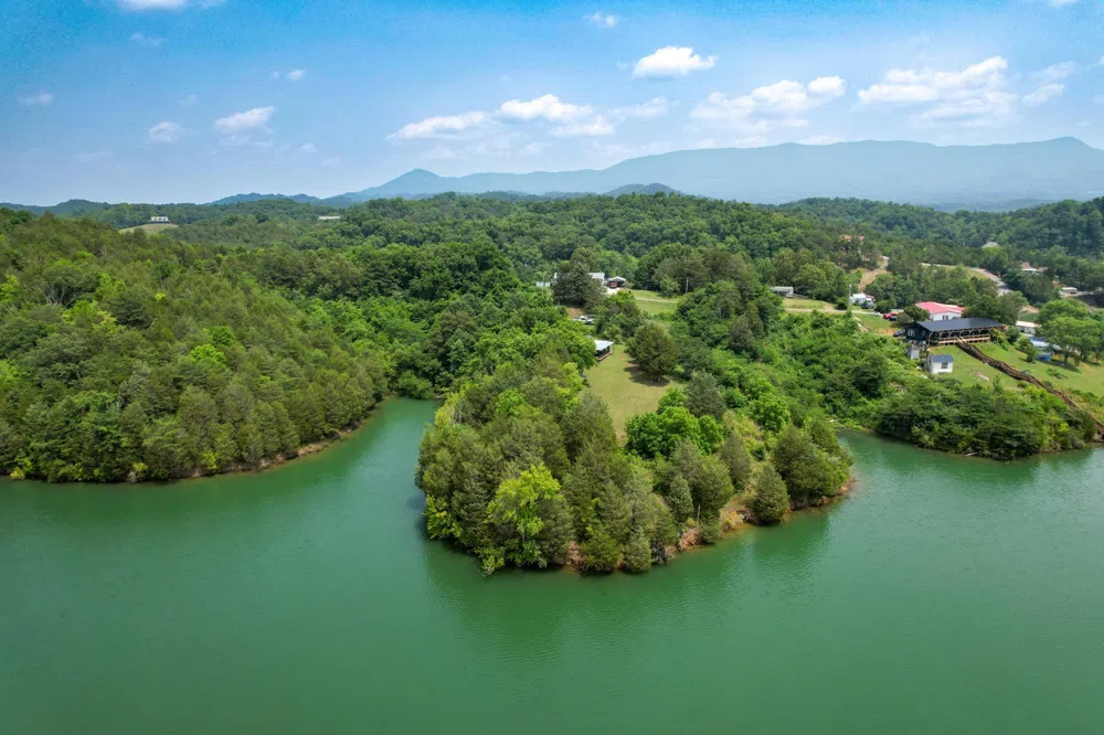 2751 Von Hill Rd Dandridge, TN 37725