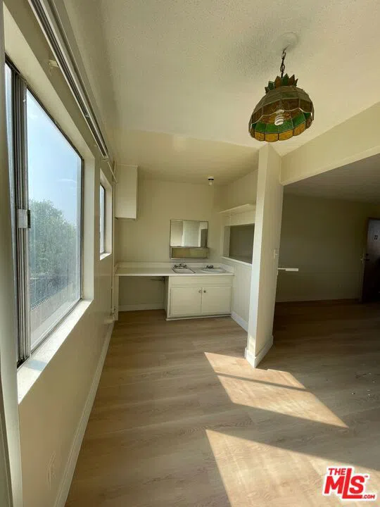 571 Fairview Avenue #17 Los Angeles, CA 90033