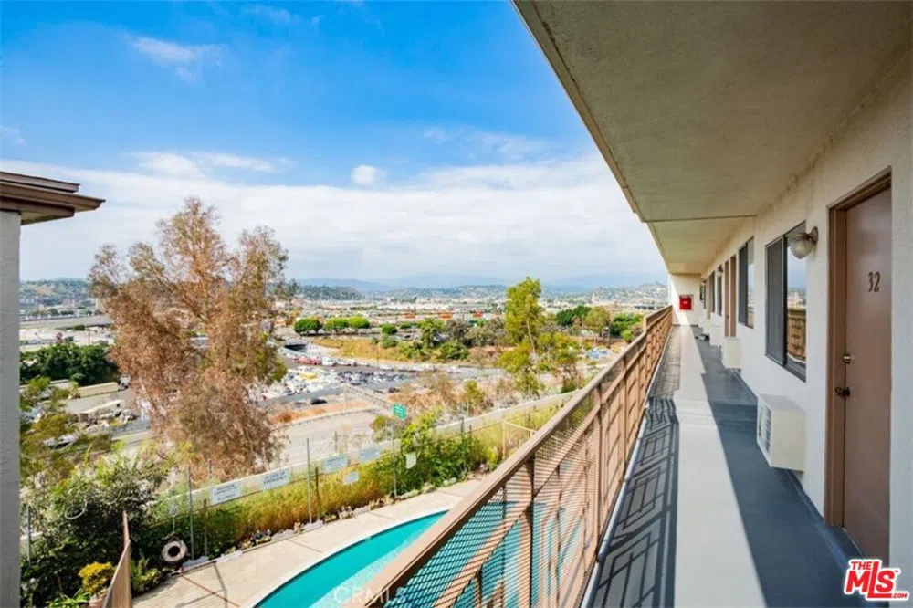 571 Fairview Avenue #17 Los Angeles, CA 90033
