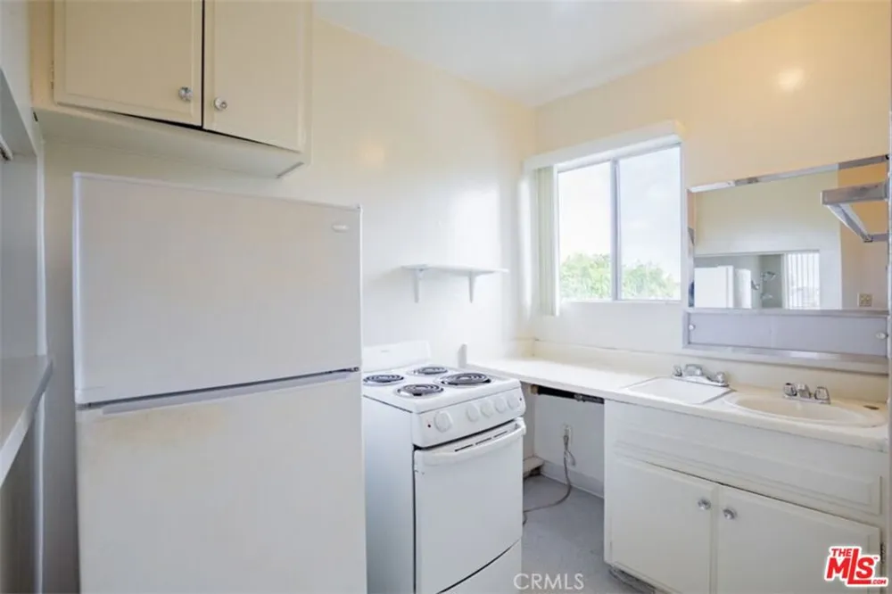 571 Fairview Avenue #17 Los Angeles, CA 90033