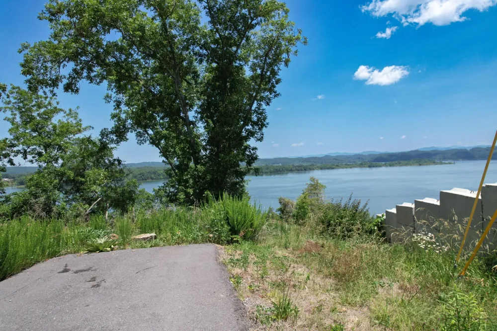 74 Clear Point Dandridge, TN 37725