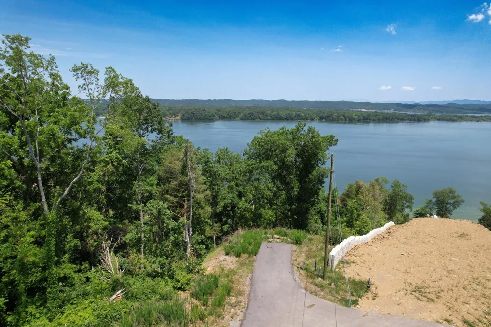 74 Clear Point Dandridge, TN 37725