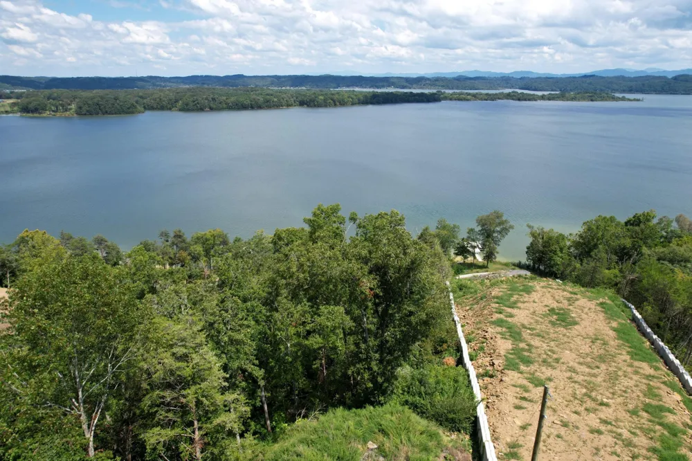 74 Clear Point Dandridge, TN 37725