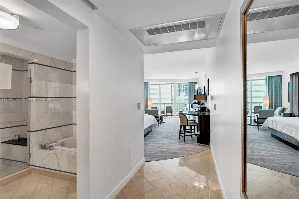 4391 Collins Ave #915 Miami Beach, FL 33140