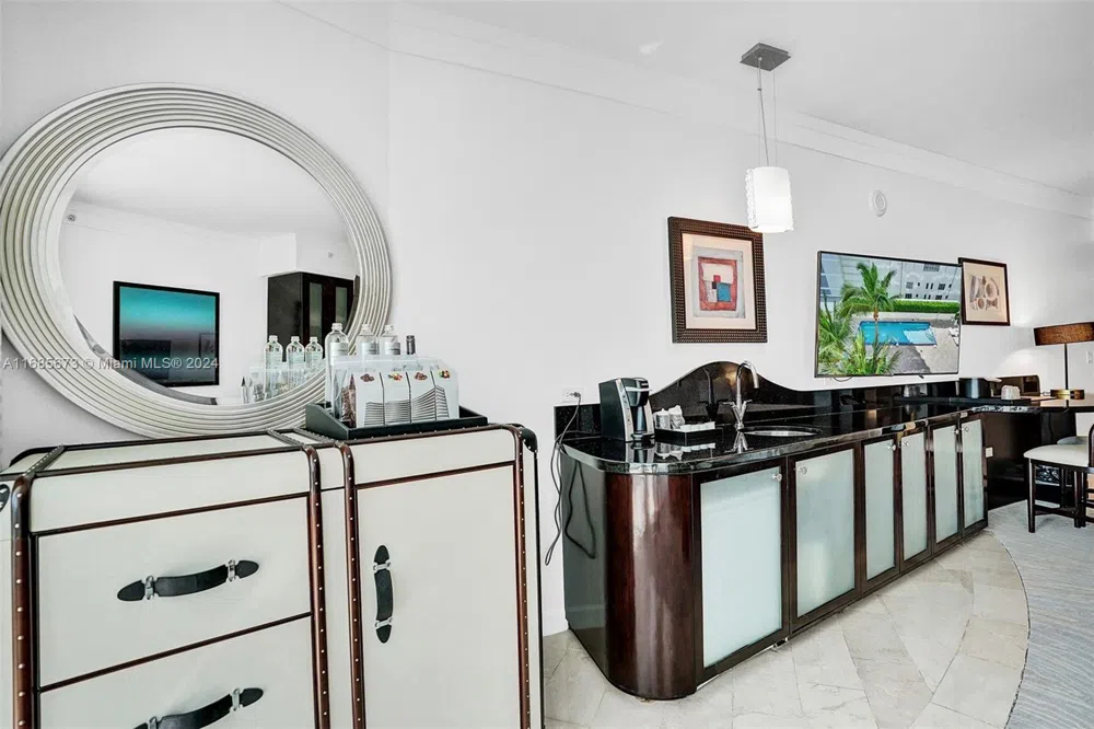 4391 Collins Ave #915 Miami Beach, FL 33140