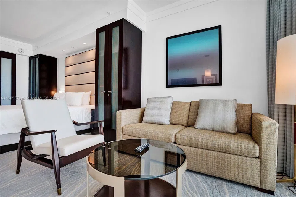 4391 Collins Ave #915 Miami Beach, FL 33140
