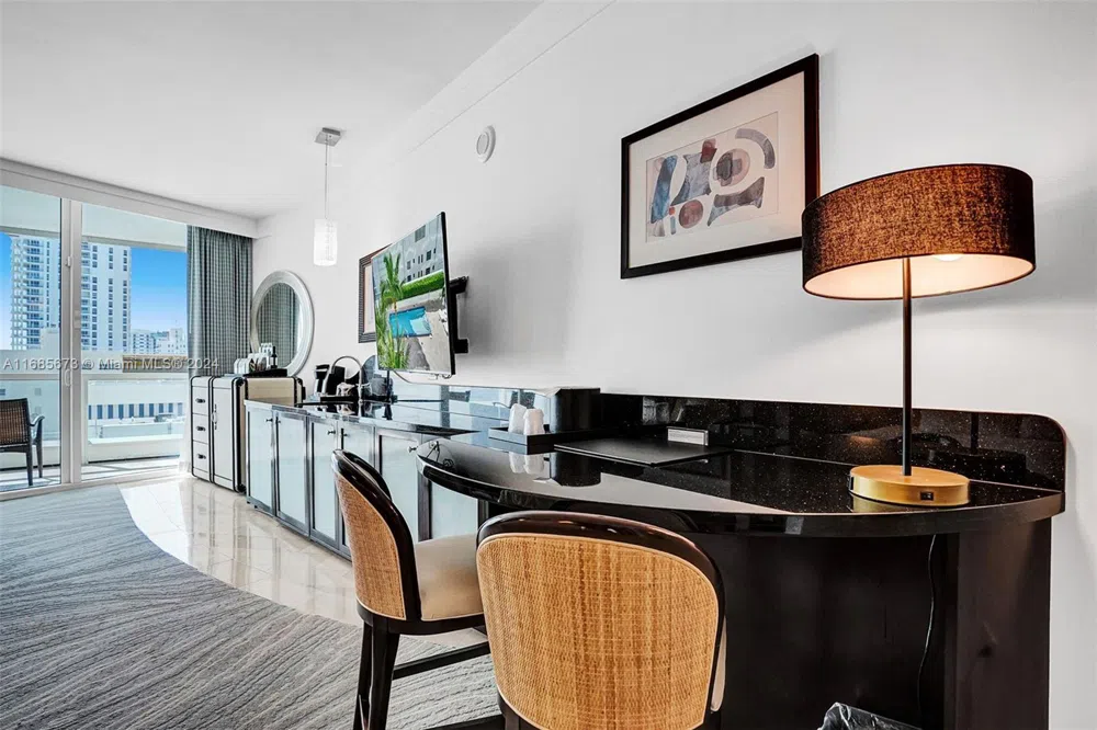 4391 Collins Ave #915 Miami Beach, FL 33140