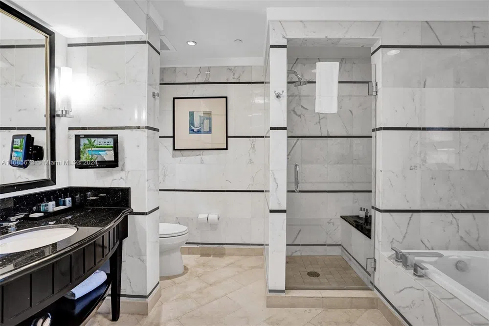 4391 Collins Ave #915 Miami Beach, FL 33140