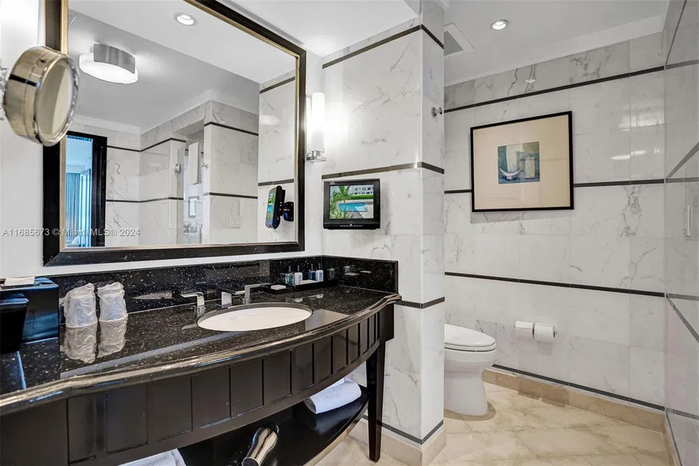4391 Collins Ave #915 Miami Beach, FL 33140