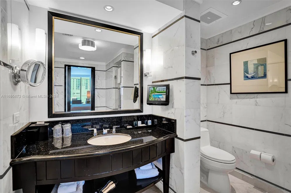 4391 Collins Ave #915 Miami Beach, FL 33140