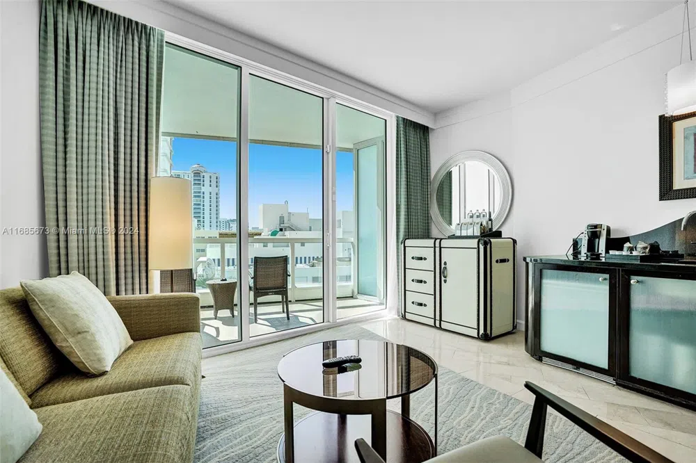 4391 Collins Ave #915 Miami Beach, FL 33140