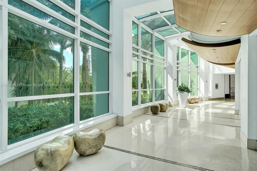 4391 Collins Ave #915 Miami Beach, FL 33140