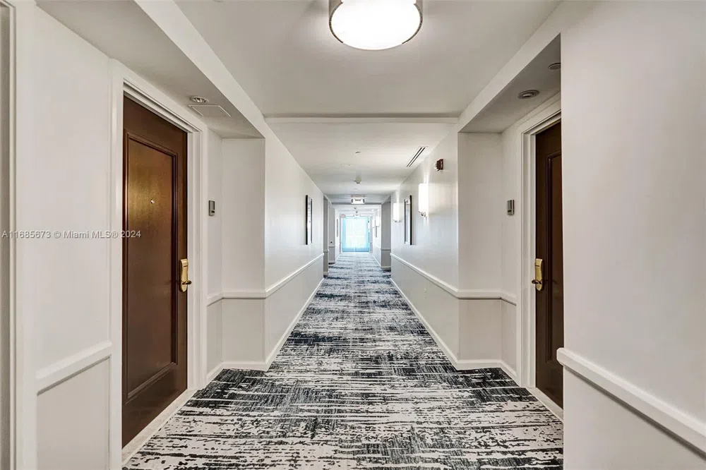 4391 Collins Ave #915 Miami Beach, FL 33140