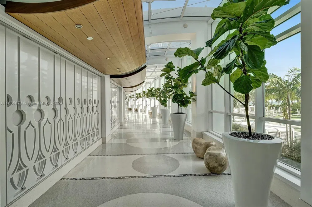 4391 Collins Ave #915 Miami Beach, FL 33140