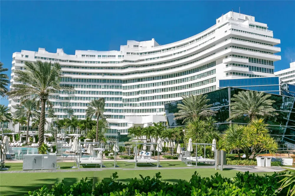 4391 Collins Ave #915 Miami Beach, FL 33140