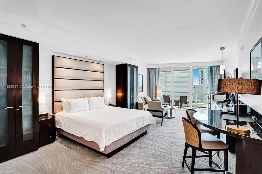4391 Collins Ave #915 Miami Beach, FL 33140