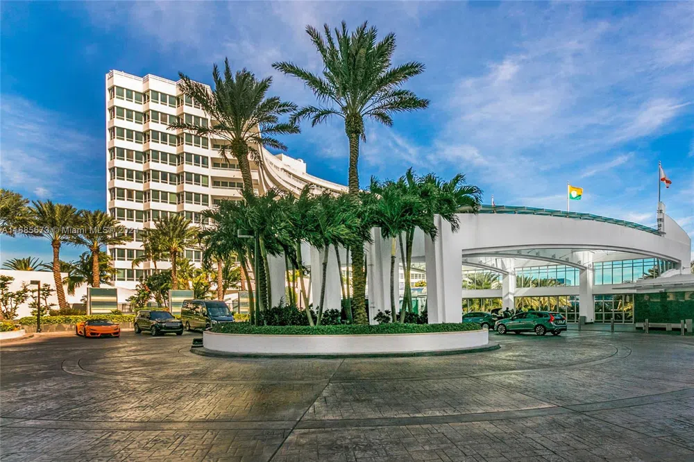 4391 Collins Ave #915 Miami Beach, FL 33140