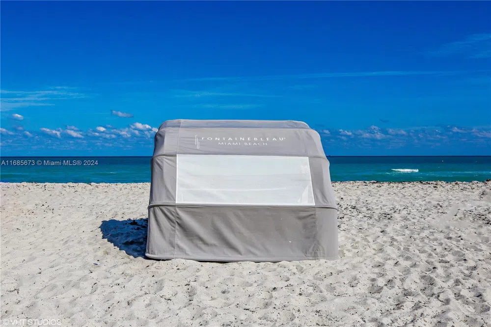 4391 Collins Ave #915 Miami Beach, FL 33140