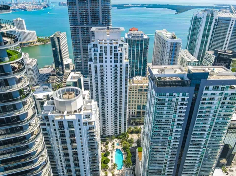 1060 Brickell Ave #409