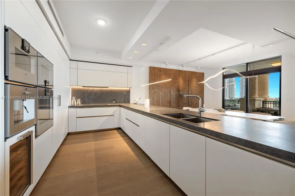 7065 Fisher Island Dr #7065 Miami Beach, FL 33109