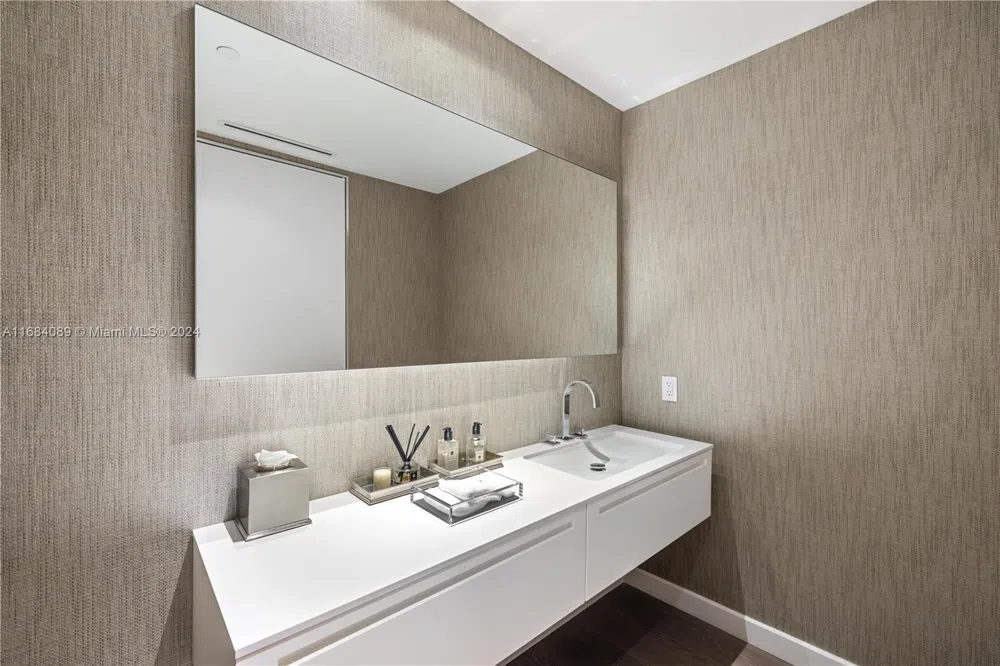 7065 Fisher Island Dr #7065 Miami Beach, FL 33109