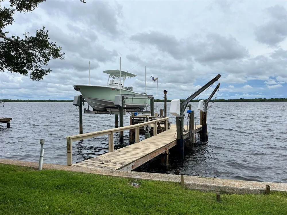 6151 BAYOU GRANDE BOULEVARD NE St Petersburg, FL 33703