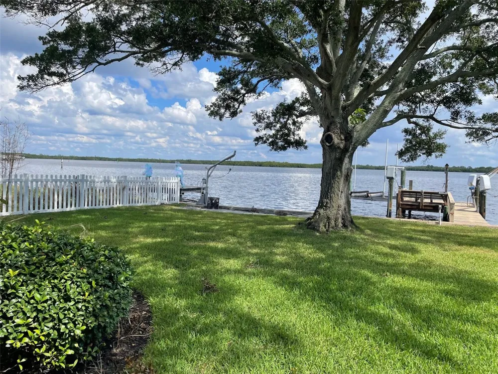6151 BAYOU GRANDE BOULEVARD NE St Petersburg, FL 33703