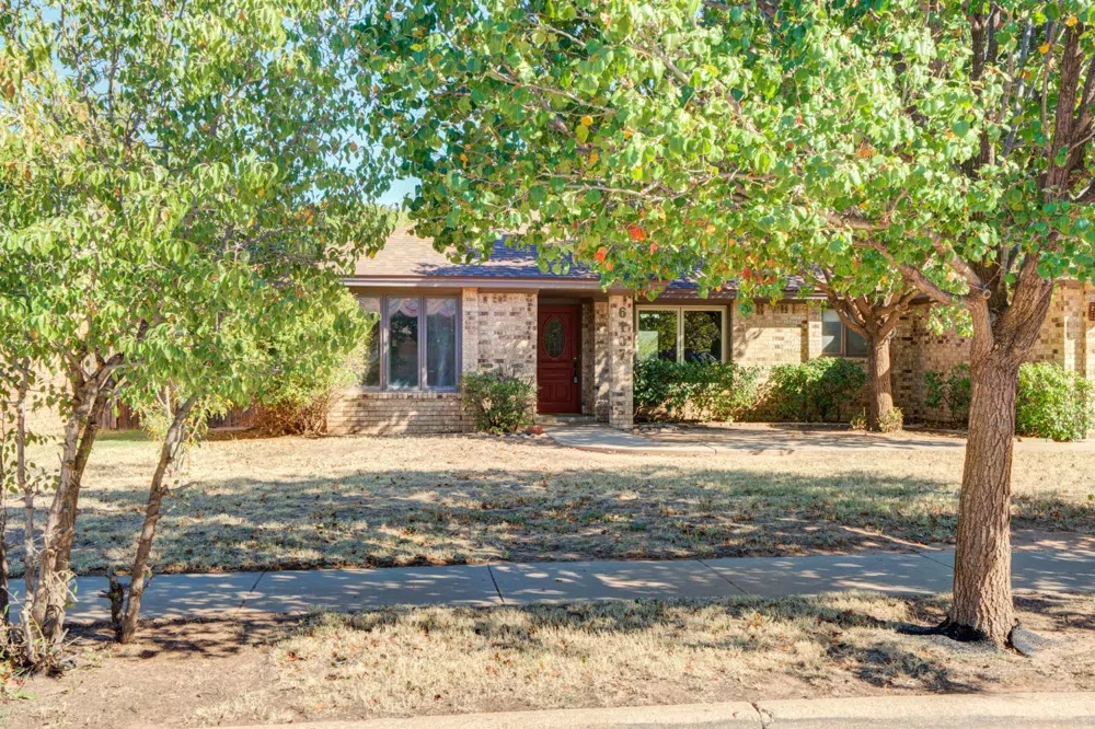 6107 Elmwood Avenue Lubbock, TX 79424