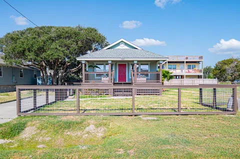 1323 S Live Oak St