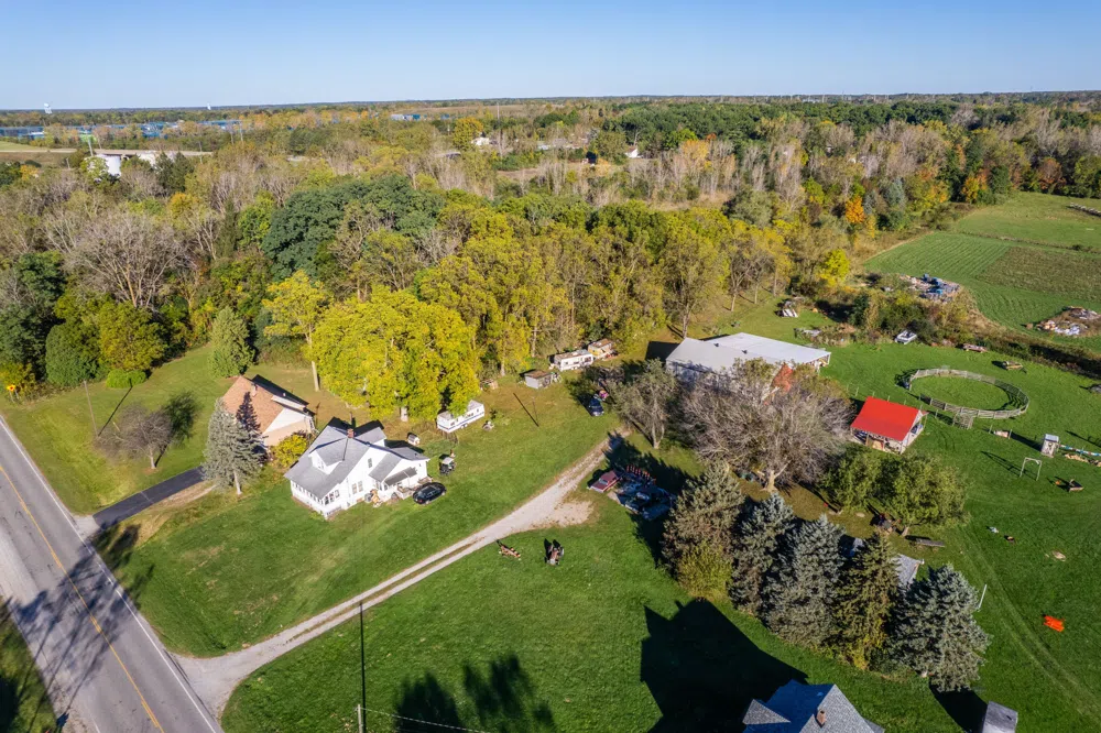 2135 E COLDWATER ROAD Genesee Charter Township, MI 48505