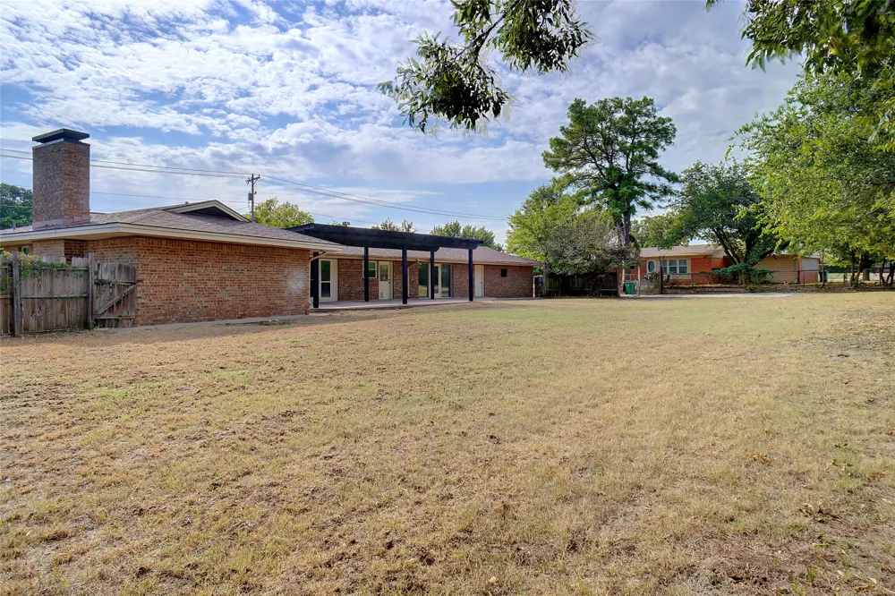 900 Roberts Street Bowie, TX 76230