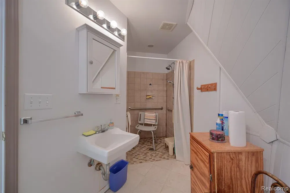 1295 Bald Eagle Lake Road Groveland Township, MI 48462
