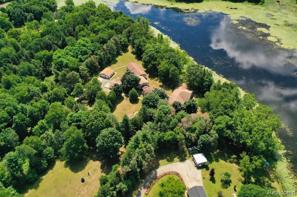 1295 Bald Eagle Lake Road Groveland Township, MI 48462