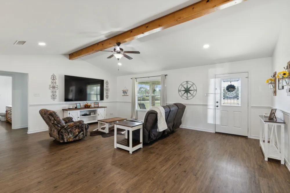 2068 W US Highway 69 Emory, TX 75440