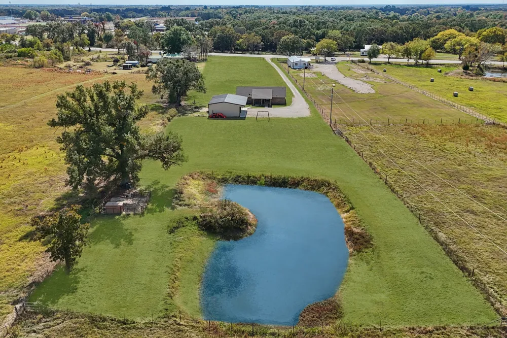 2068 W US Highway 69 Emory, TX 75440