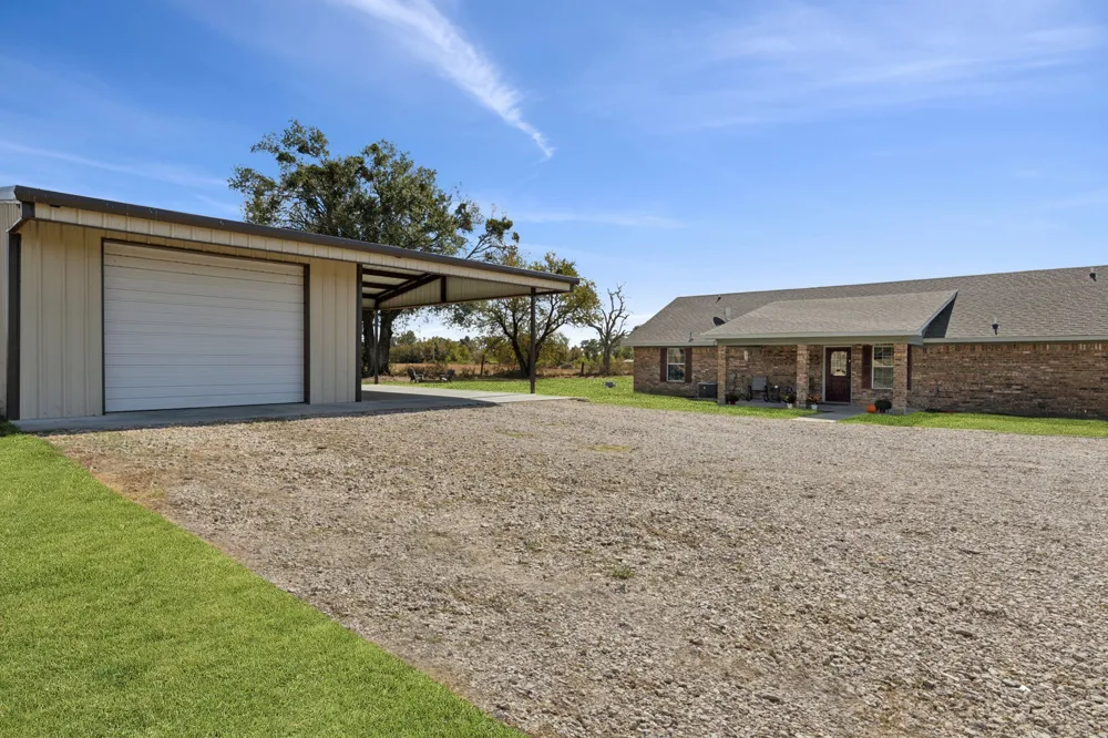 2068 W US Highway 69 Emory, TX 75440