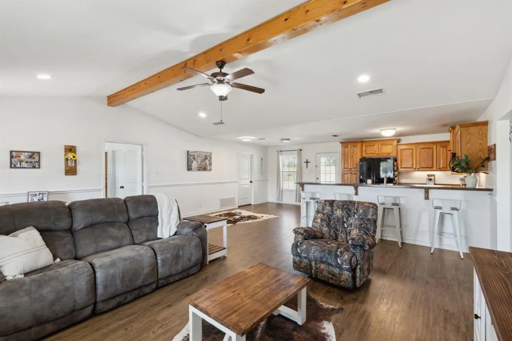 2068 W US Highway 69 Emory, TX 75440