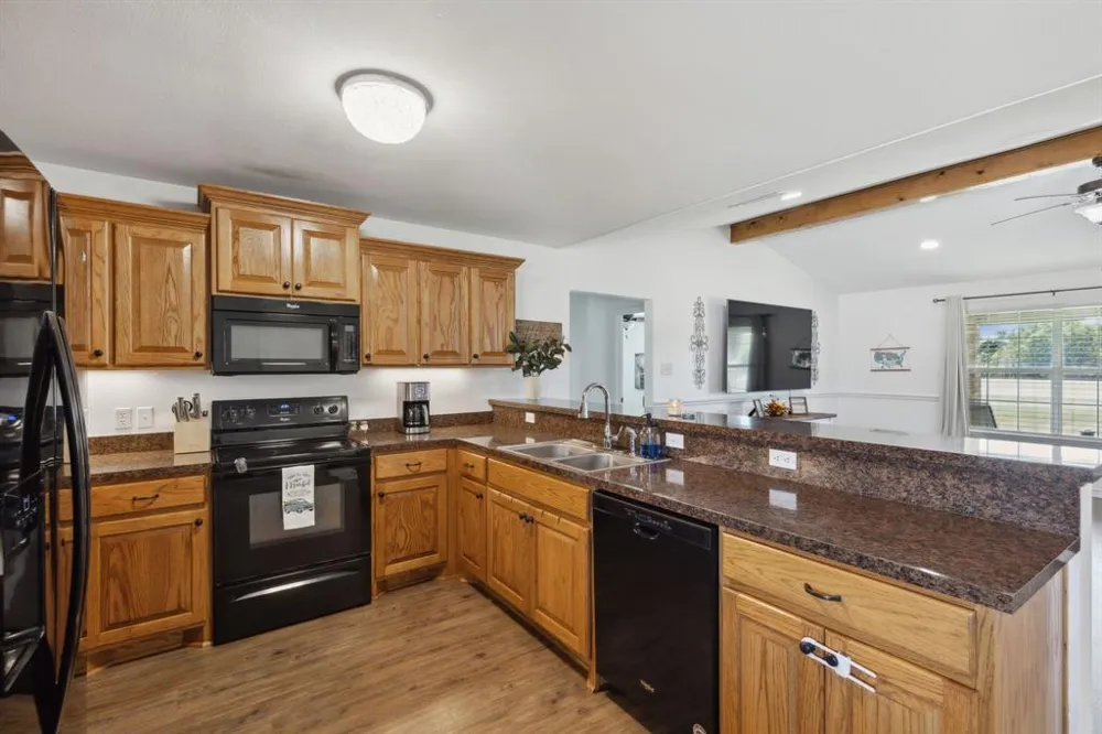 2068 W US Highway 69 Emory, TX 75440