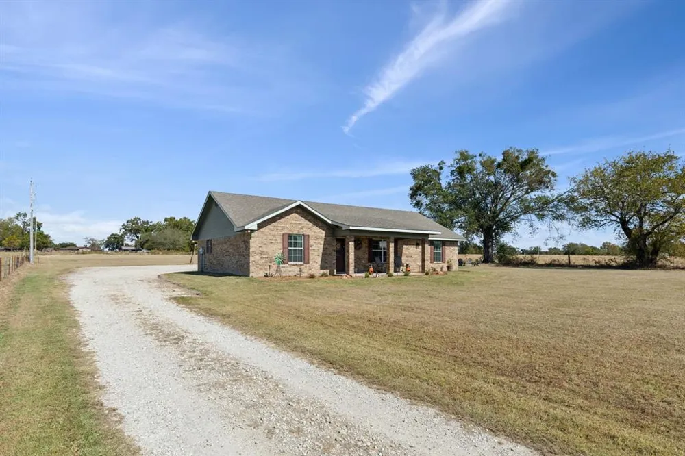 2068 W US Highway 69 Emory, TX 75440