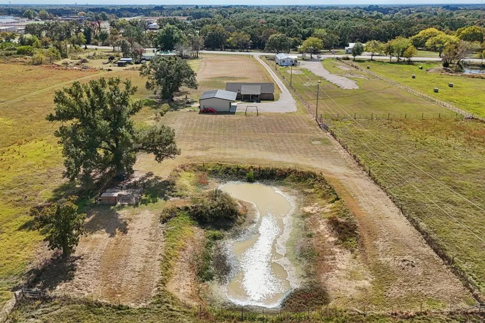 2068 W US Highway 69 Emory, TX 75440