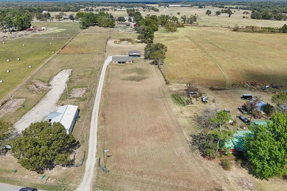 2068 W US Highway 69 Emory, TX 75440