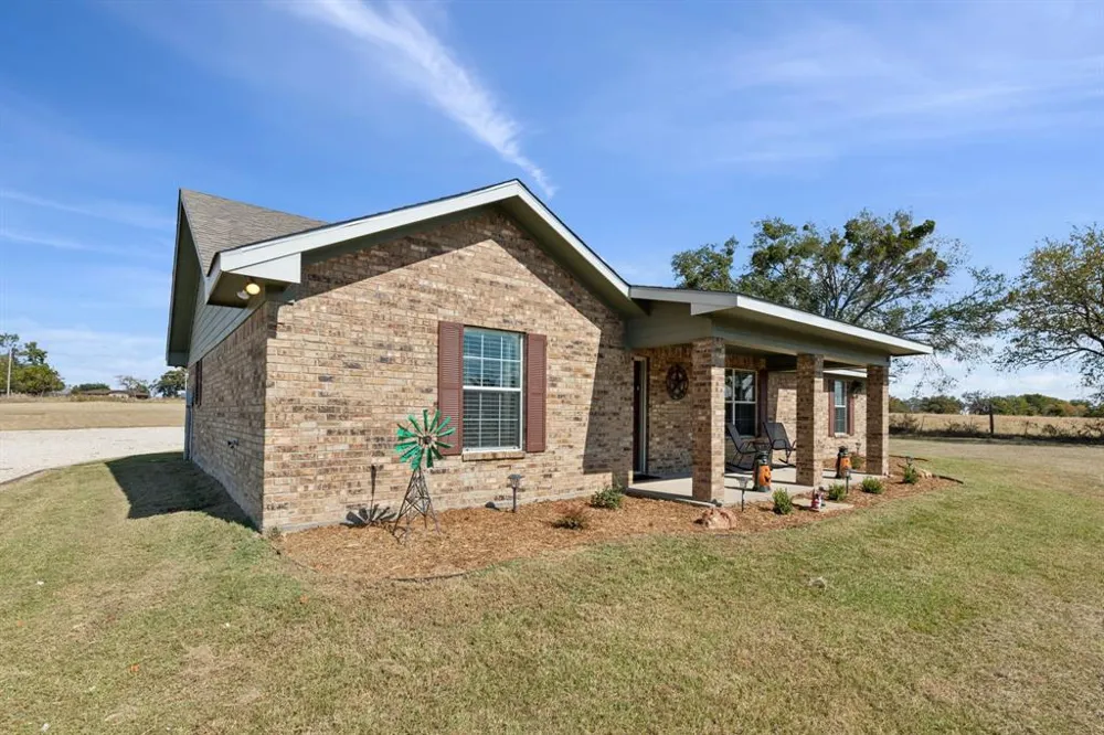 2068 W US Highway 69 Emory, TX 75440