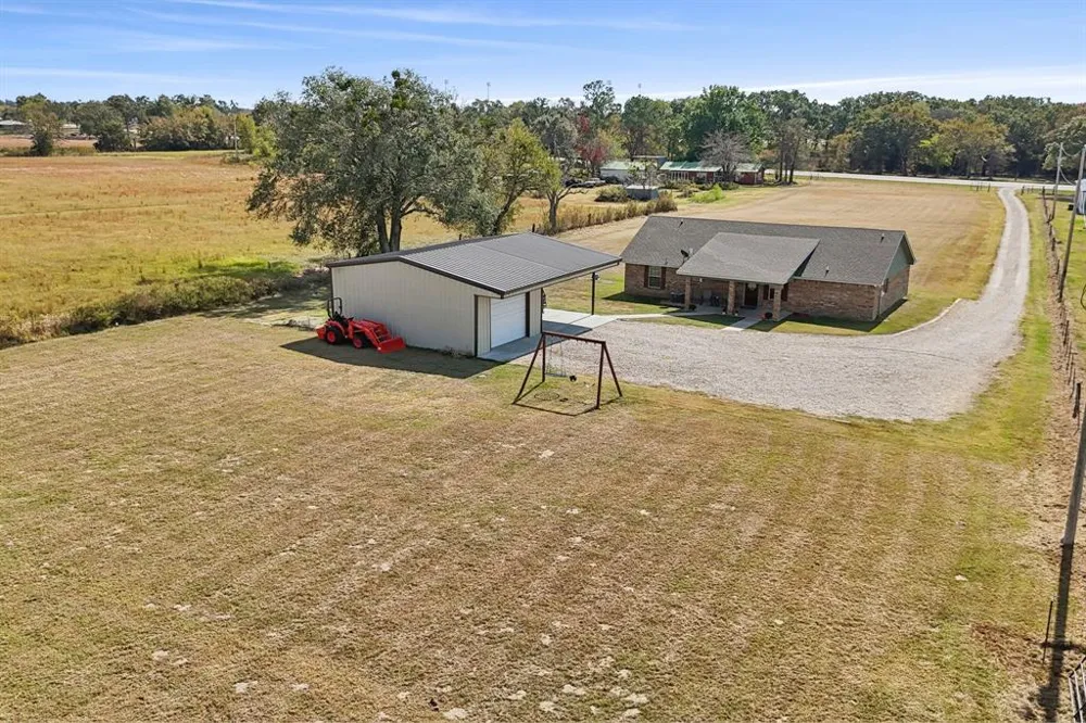 2068 W US Highway 69 Emory, TX 75440