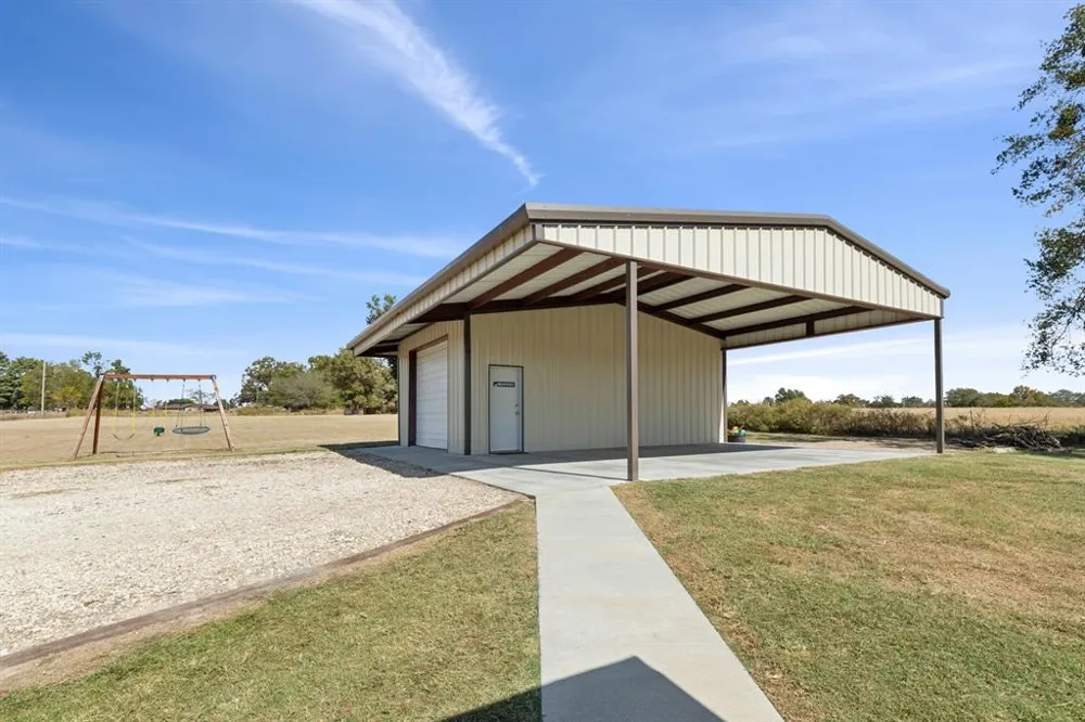 2068 W US Highway 69 Emory, TX 75440