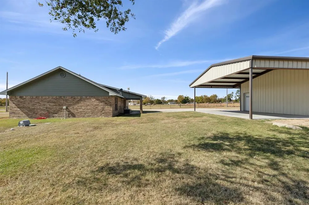 2068 W US Highway 69 Emory, TX 75440