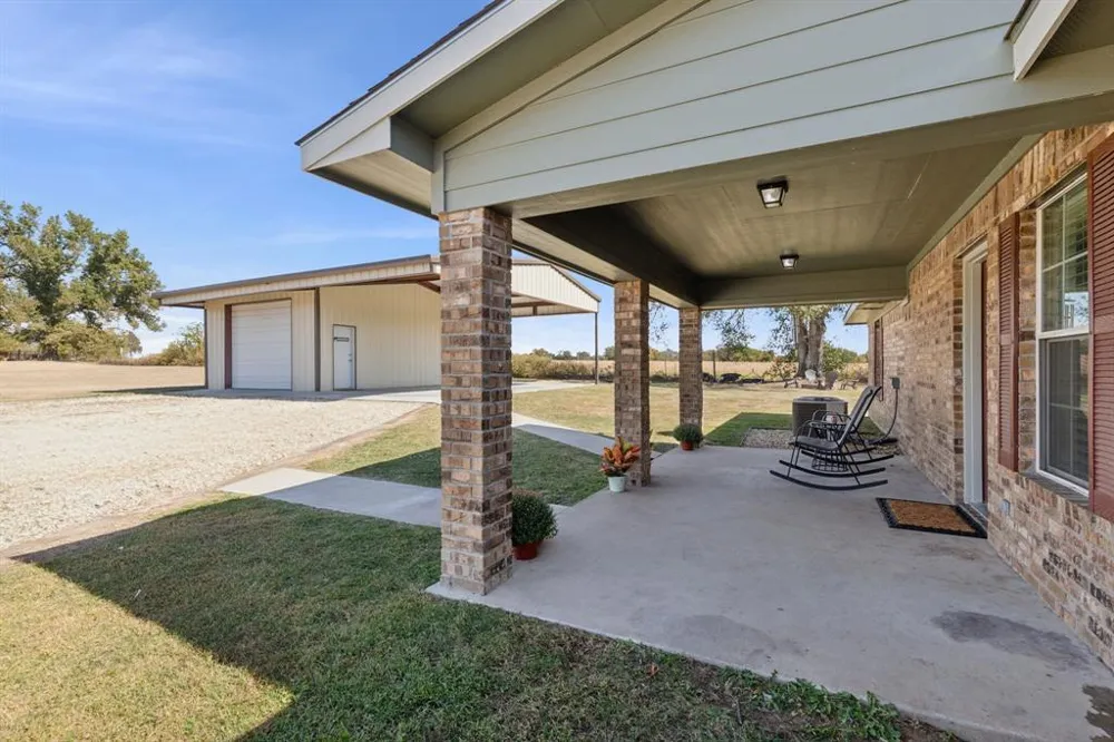 2068 W US Highway 69 Emory, TX 75440
