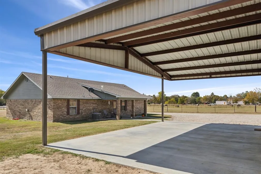 2068 W US Highway 69 Emory, TX 75440