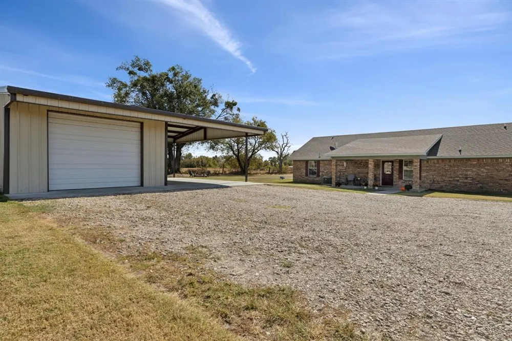 2068 W US Highway 69 Emory, TX 75440