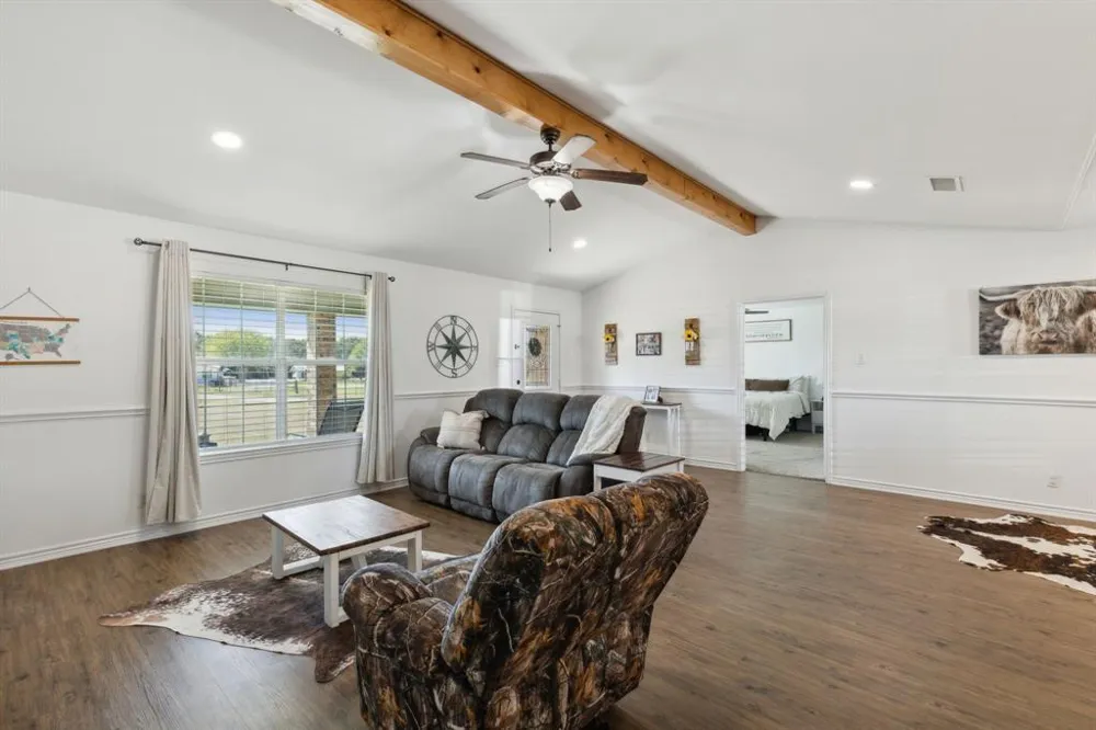 2068 W US Highway 69 Emory, TX 75440