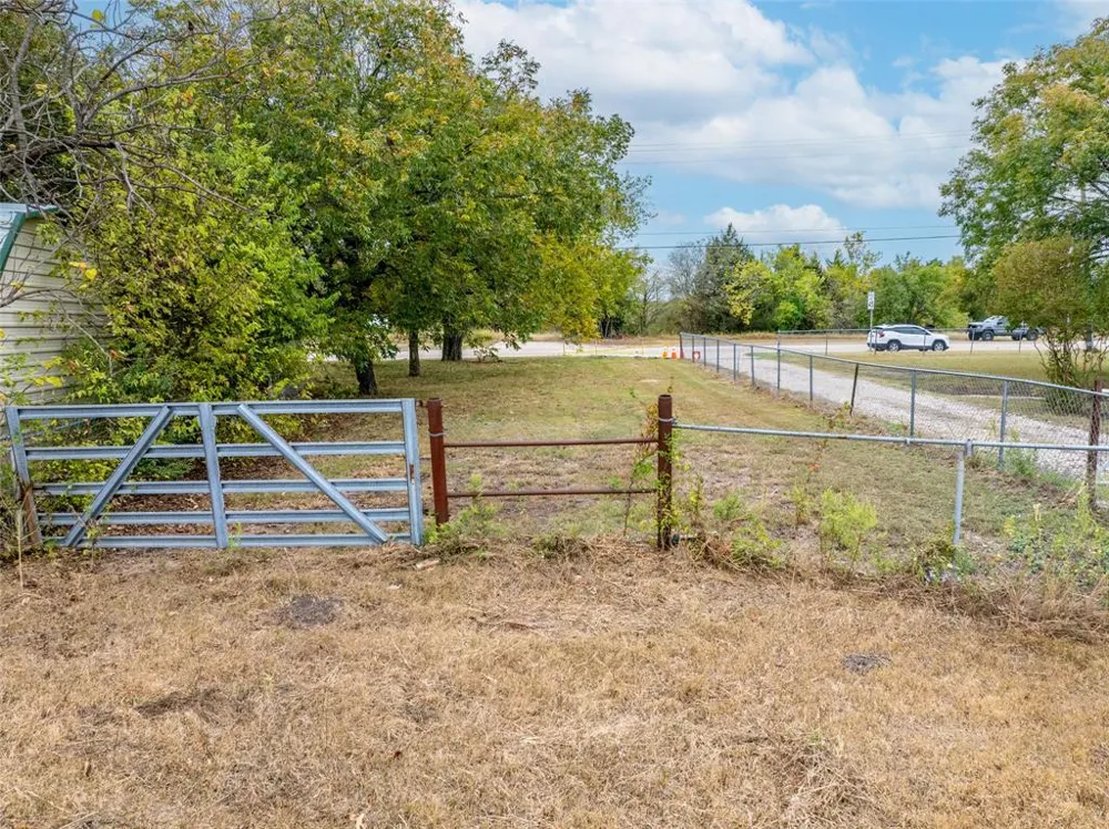 445 W STATE HWY 352 Mesquite, TX 75149